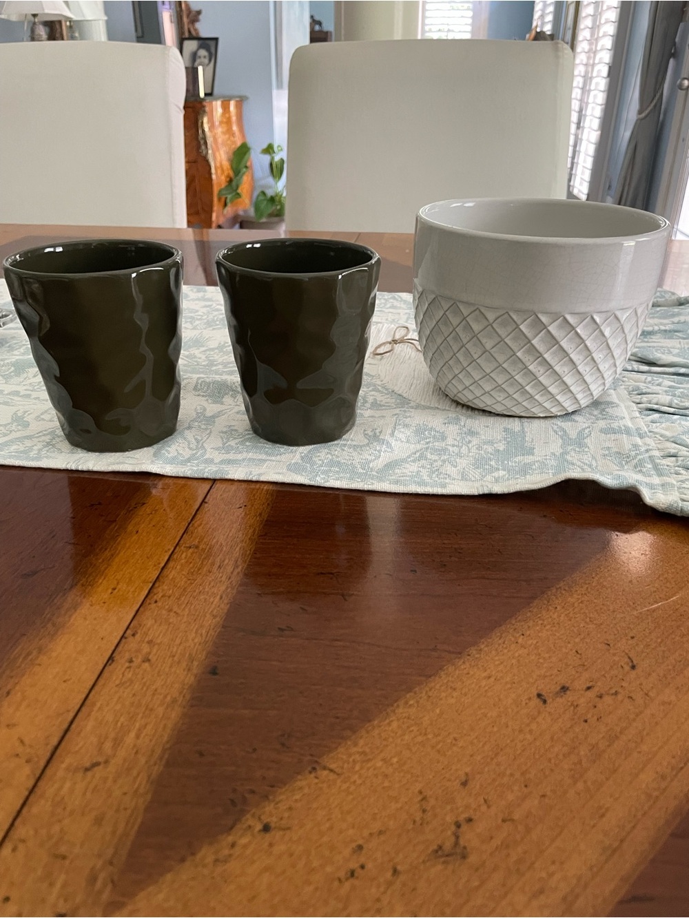 White ceramic planter & two of chid pots, could be bar ware or utensil holders